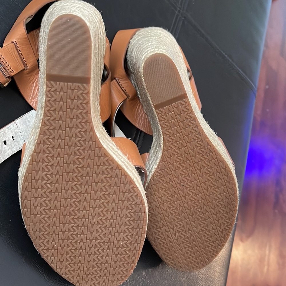 Shoes - Picture 5 of 6